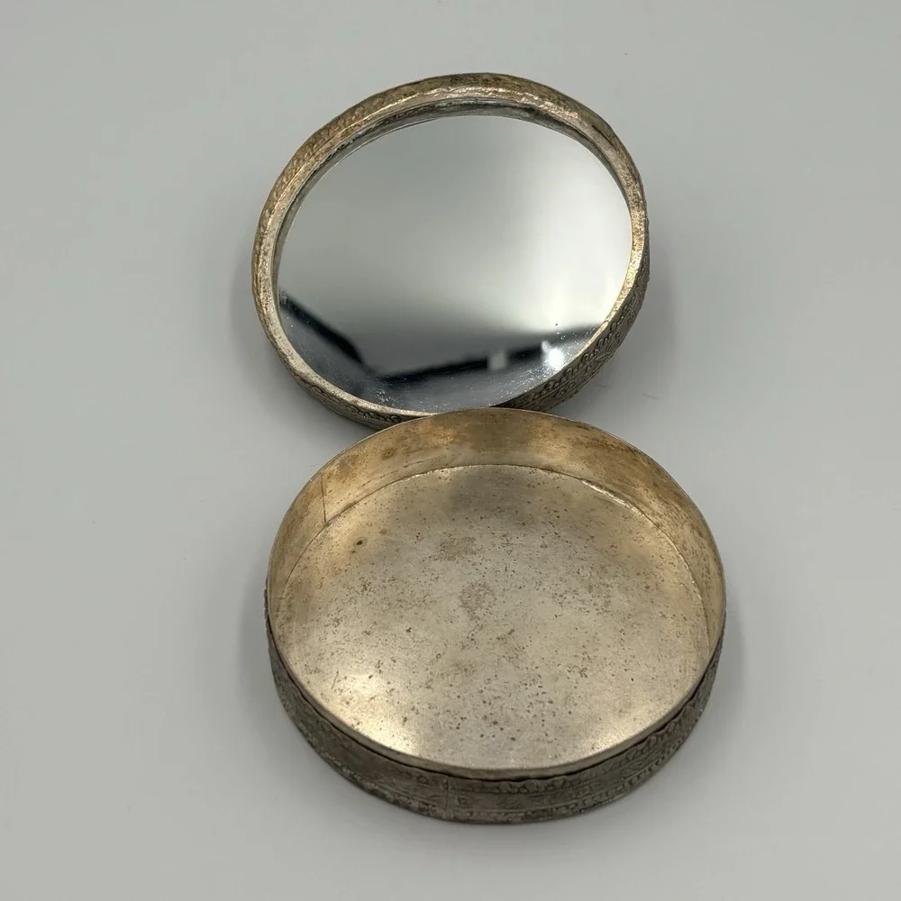 Vintage Metal Silver Tone Jewelry Trinket‎ Pill Box Oriental Etched